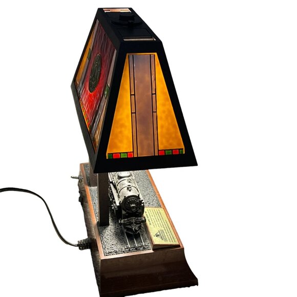 Lionel Train Animated Hudson 700E Locomotive Table Lamp Lights Motion Sound - Picture 3 of 6